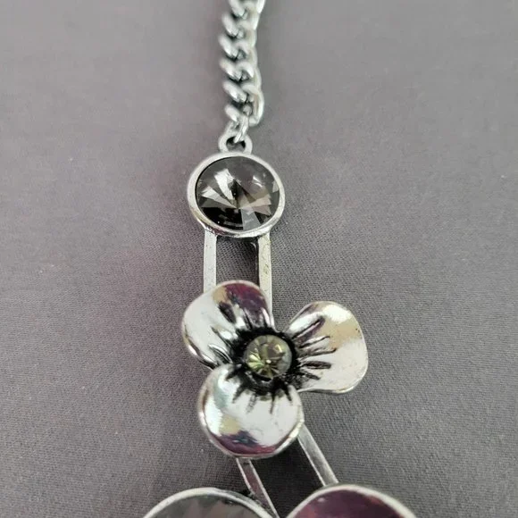 Chunky Silver Flower & Faceted Gray Rhinestone Necklace - Picture 7 of 12